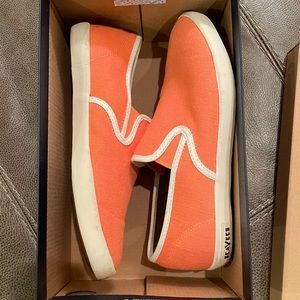 SeaVees Coral Baja Slip On, SZ 8.5 EUC w/ box